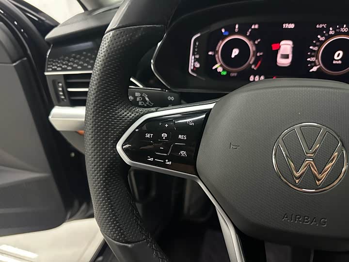 Фото 7 - Volkswagen Passat Hybrid