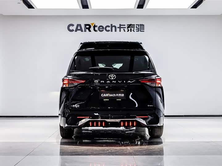 Фото 5 - Toyota Granvia