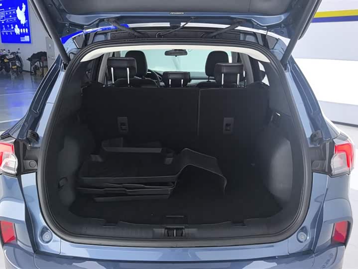 Фото 4 - Ford Escape