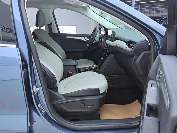 Фото 8 - Ford Escape