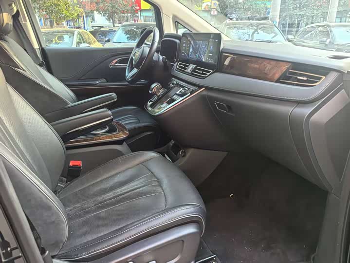 Фото 9 - Hongqi HQ9