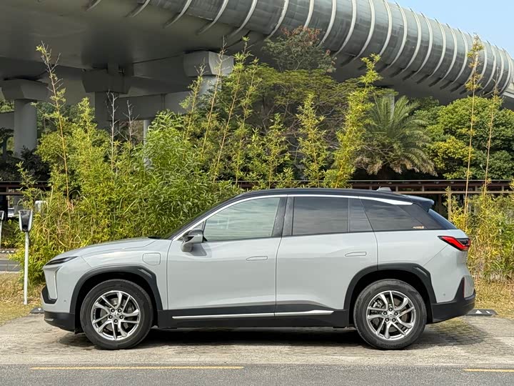 Фото 3 - Nio ES6