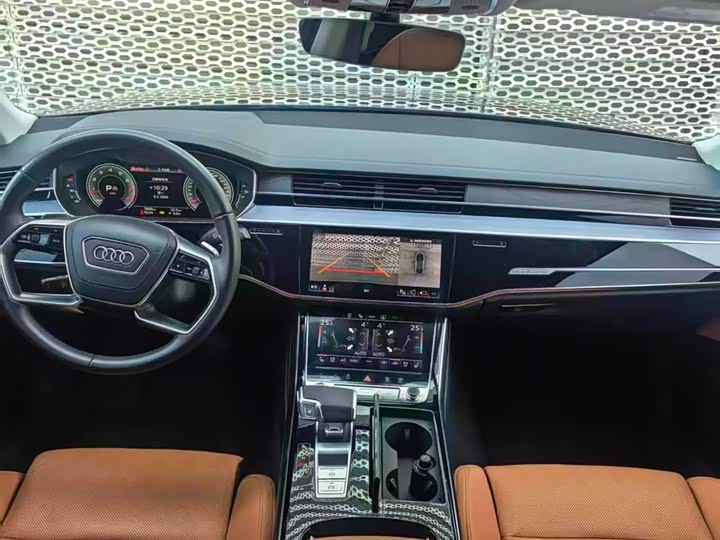 Фото 4 - Audi A8