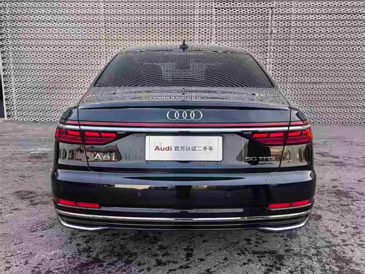 Фото 5 - Audi A8