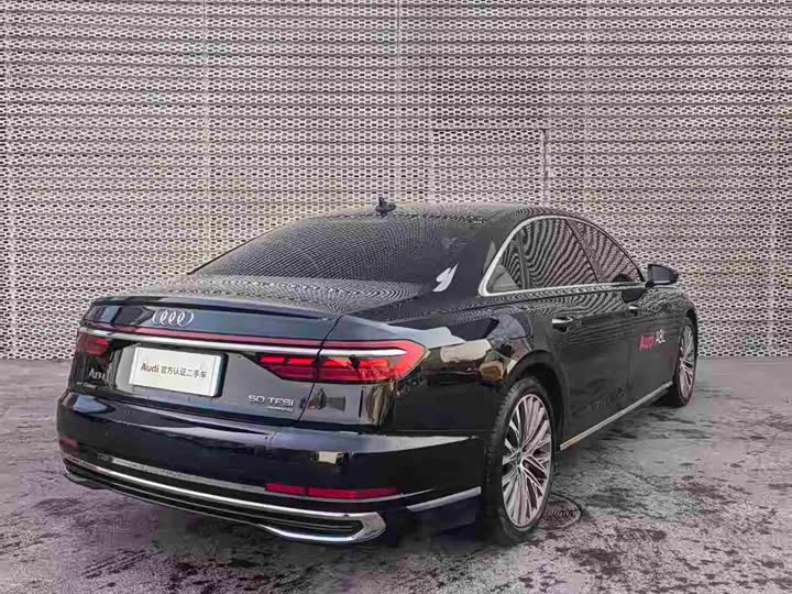 Фото 6 - Audi A8