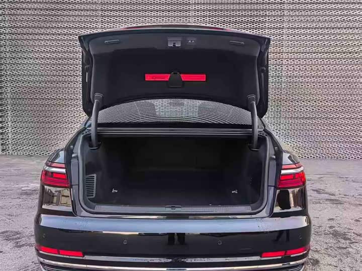 Фото 7 - Audi A8