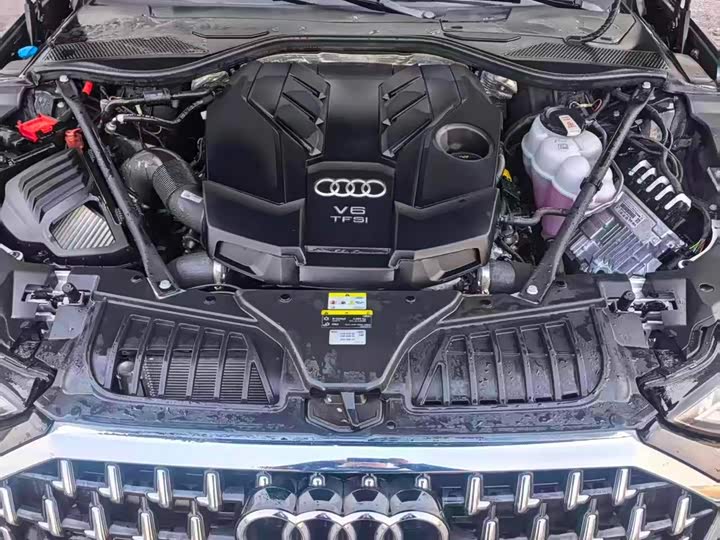 Фото 8 - Audi A8