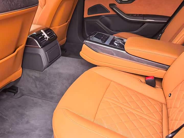 Фото 9 - Audi A8