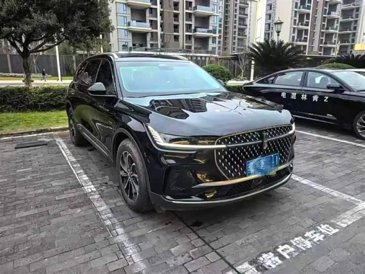 Фото 7 - Lincoln Nautilus