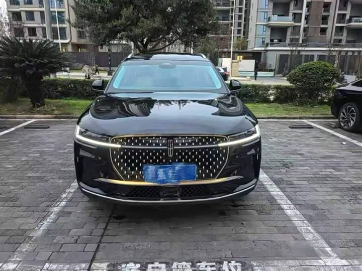 Фото 8 - Lincoln Nautilus