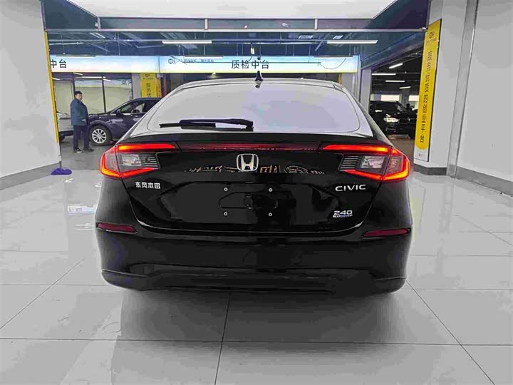 Фото 8 - Honda Civic