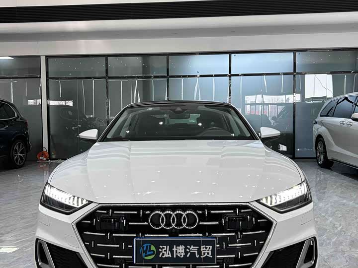Фото 2 - Audi A7L