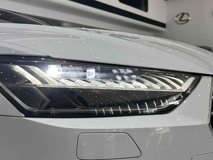 Фото 9 - Audi A7L