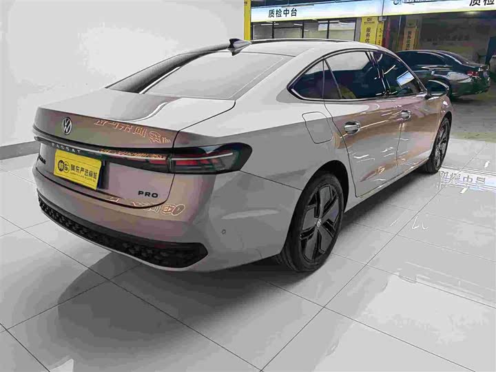 Photo 4 - Volkswagen Passat