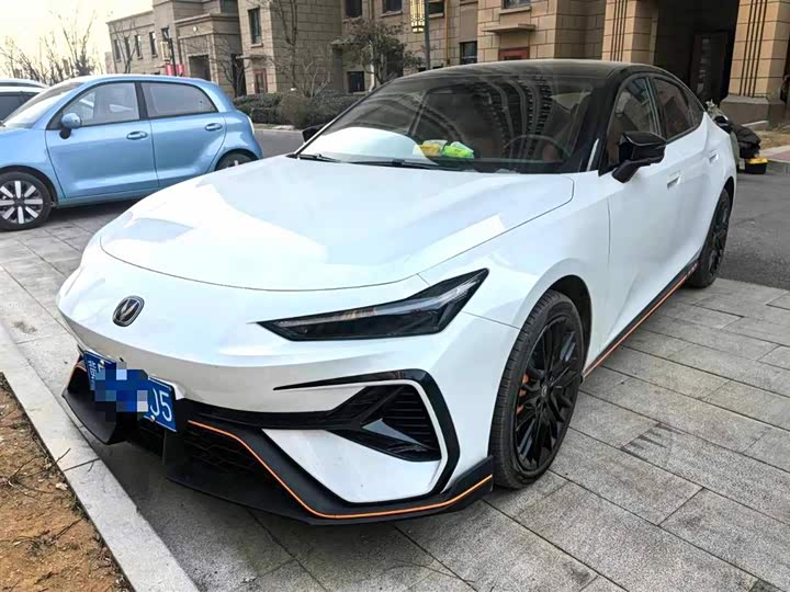 Фото 1 - Changan UNI-V