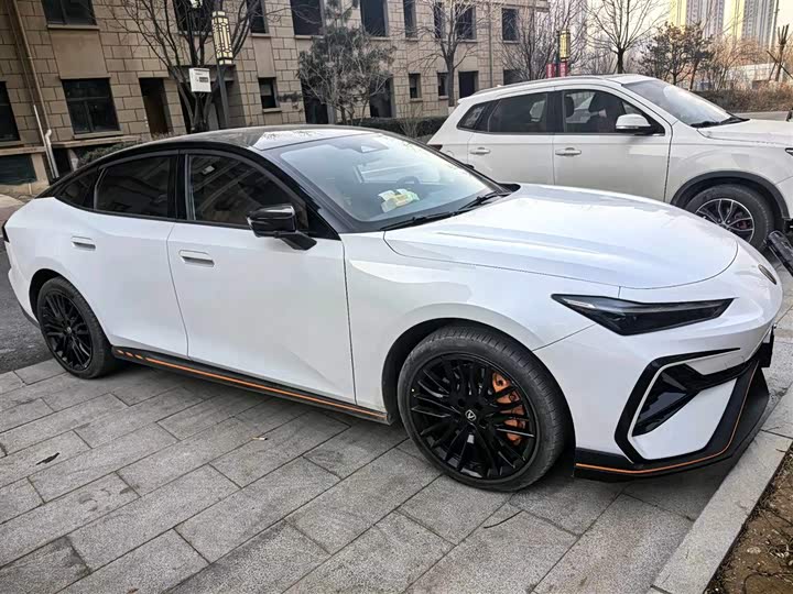 Фото 2 - Changan UNI-V