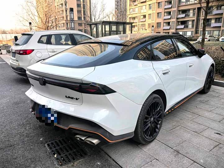 Фото 3 - Changan UNI-V