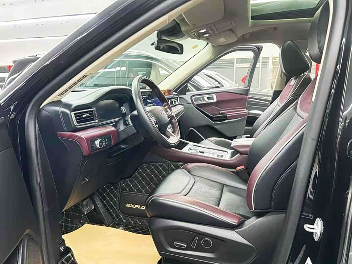 Фото 7 - Ford Explorer