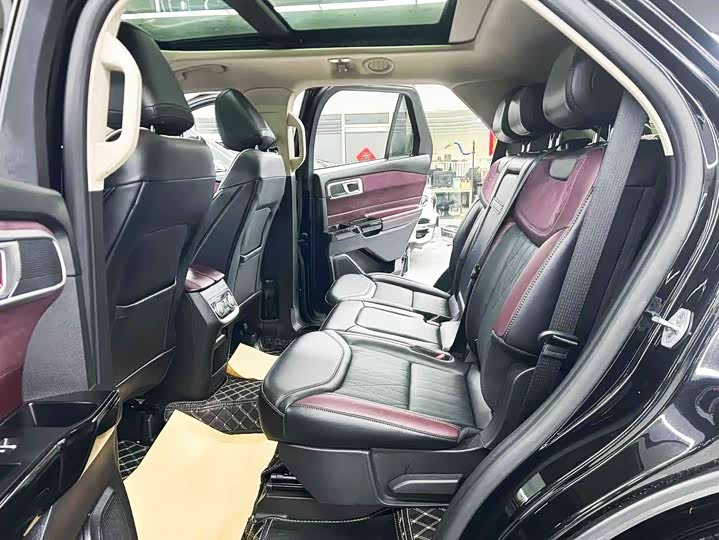 Фото 8 - Ford Explorer