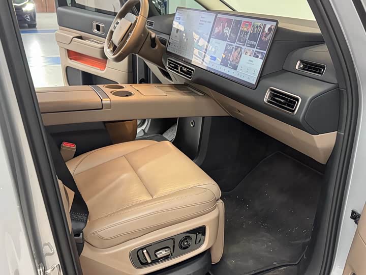 Фото 7 - LiXiang Mega