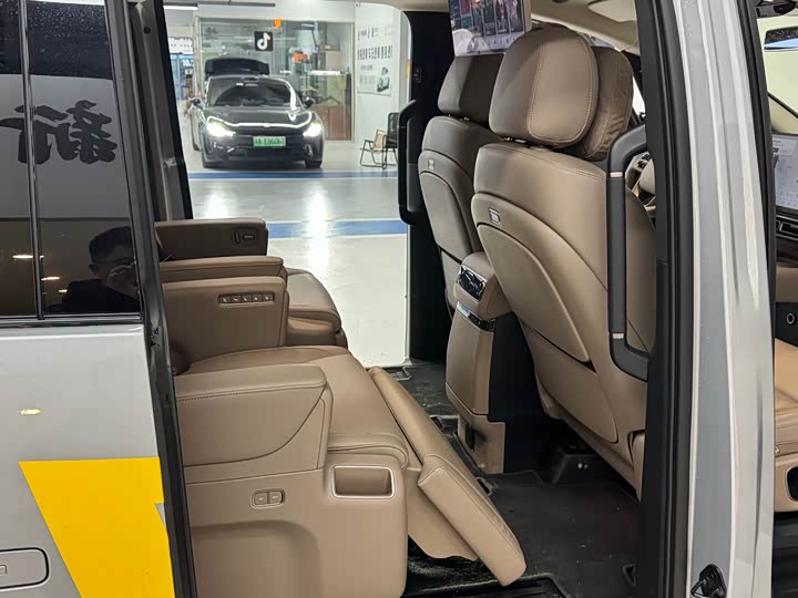 Фото 8 - LiXiang Mega