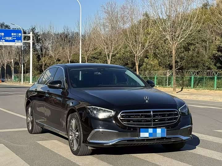 Photo 3 - Mercedes-Benz E-Class