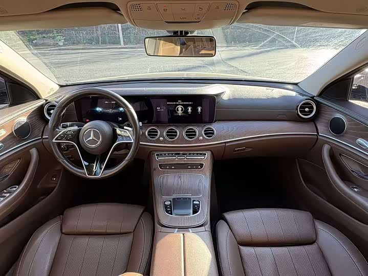 Photo 4 - Mercedes-Benz E-Class