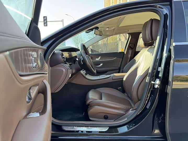 Photo 5 - Mercedes-Benz E-Class