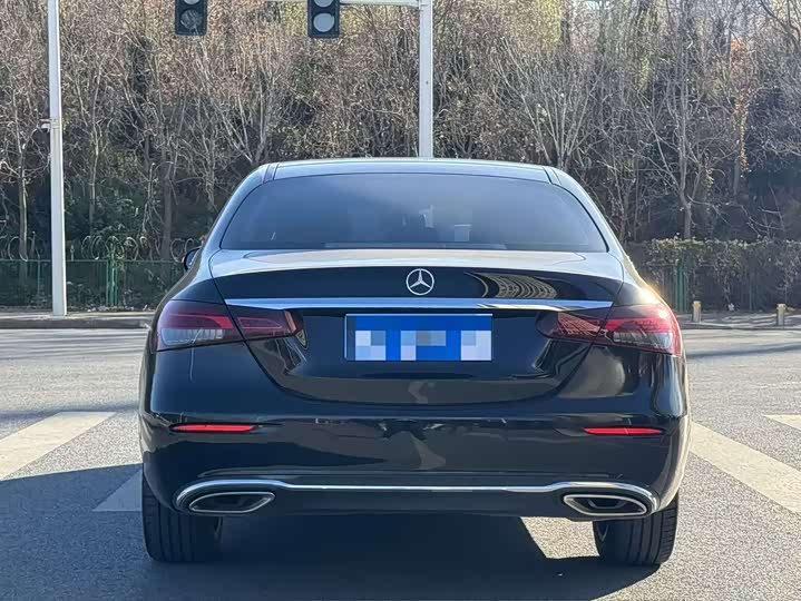 Photo 8 - Mercedes-Benz E-Class