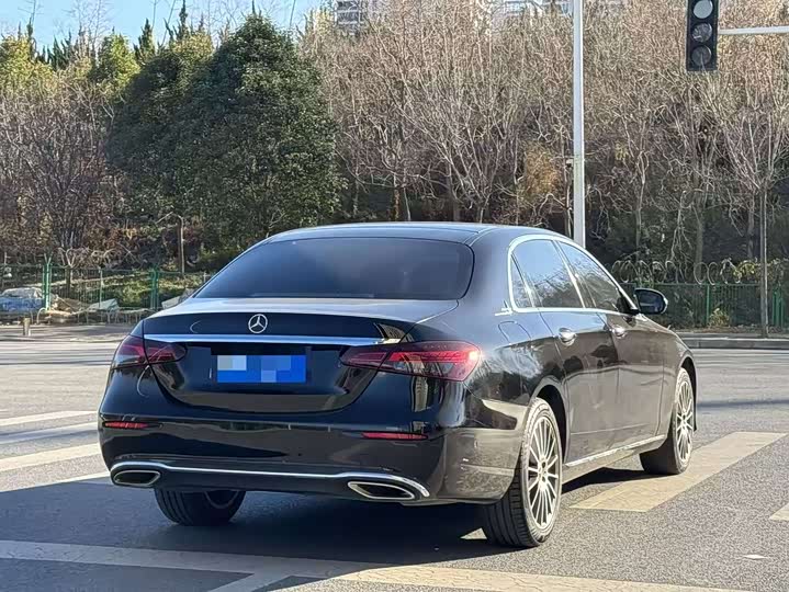 Photo 9 - Mercedes-Benz E-Class