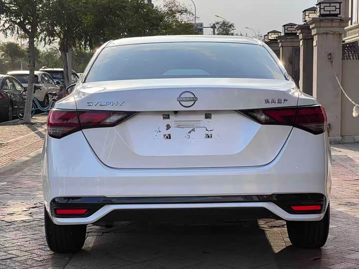 Фото 8 - Nissan Sylphy