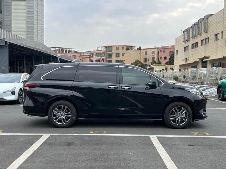 Фото 4 - Toyota Sienna