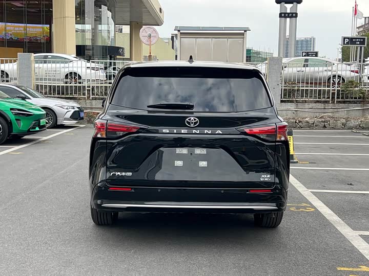 Фото 5 - Toyota Sienna