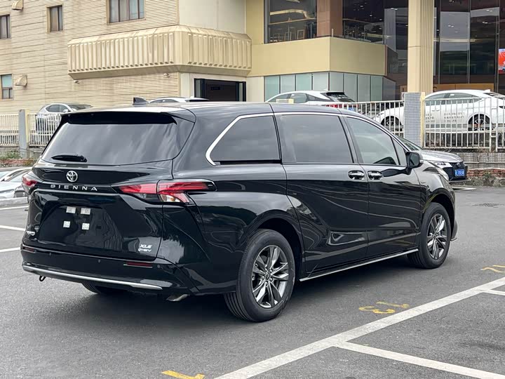 Фото 6 - Toyota Sienna