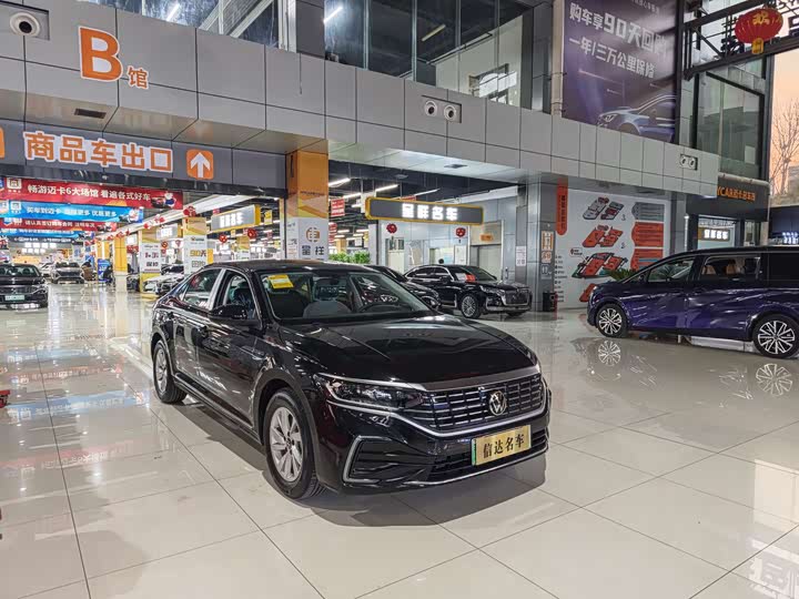 Фото 3 - Volkswagen Passat Hybrid