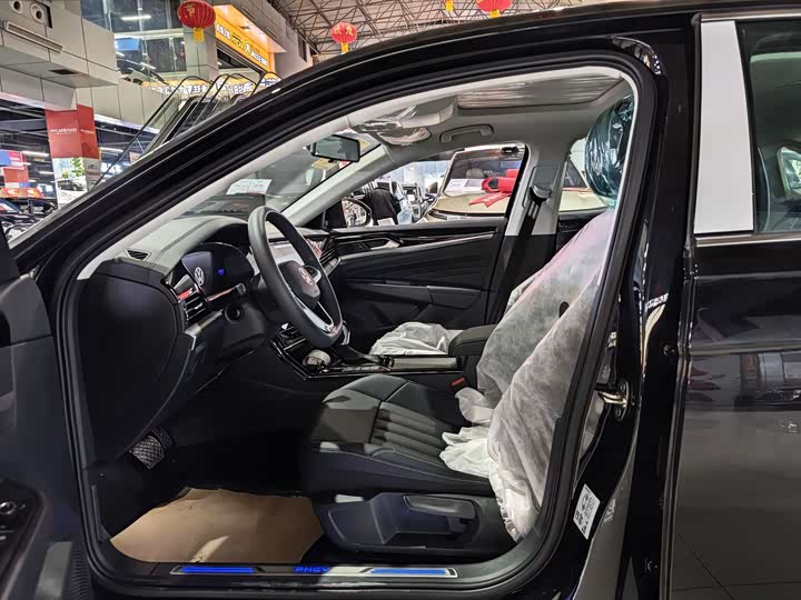 Фото 5 - Volkswagen Passat Hybrid