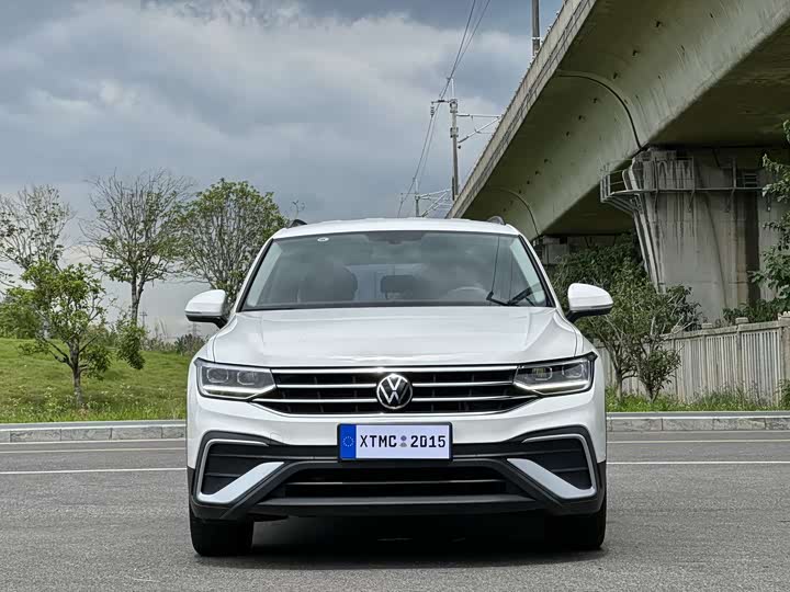 Фото 2 - Volkswagen Tiguan L Pro