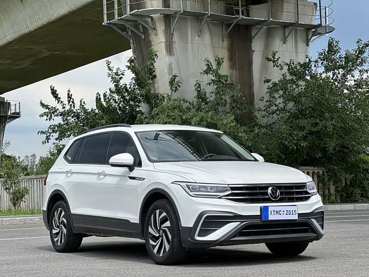 Фото 3 - Volkswagen Tiguan L Pro