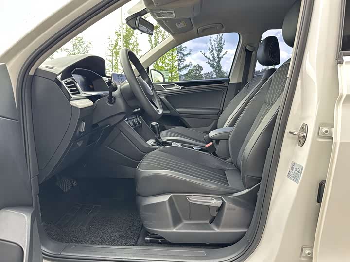 Фото 5 - Volkswagen Tiguan L Pro