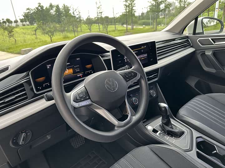 Фото 6 - Volkswagen Tiguan L Pro