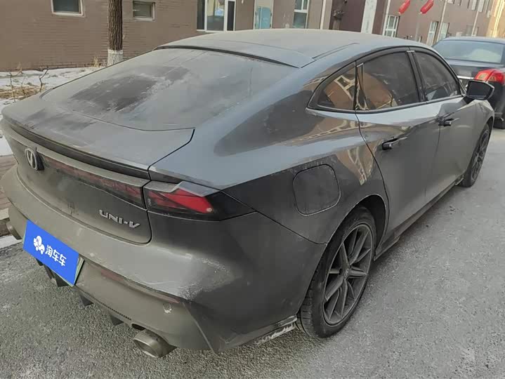 Фото 3 - Changan UNI-V Hybrid