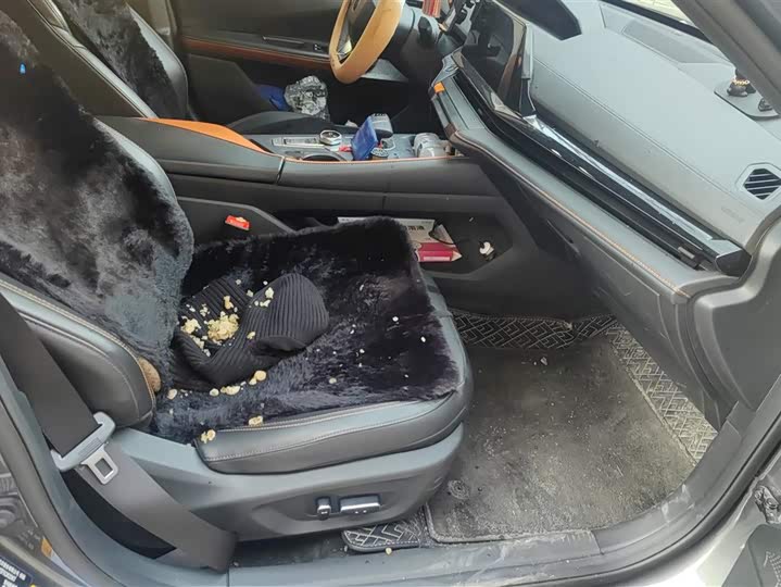 Фото 8 - Changan UNI-V Hybrid