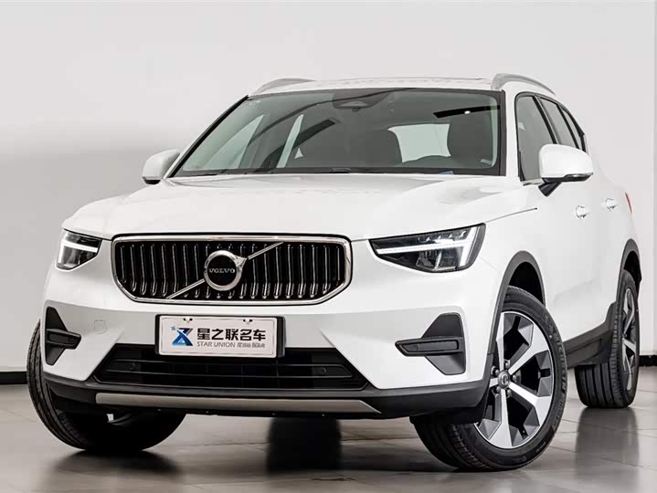 Фото 2 - Volvo XC40