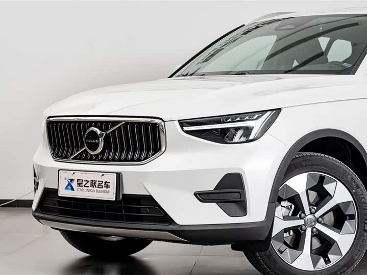 Фото 3 - Volvo XC40