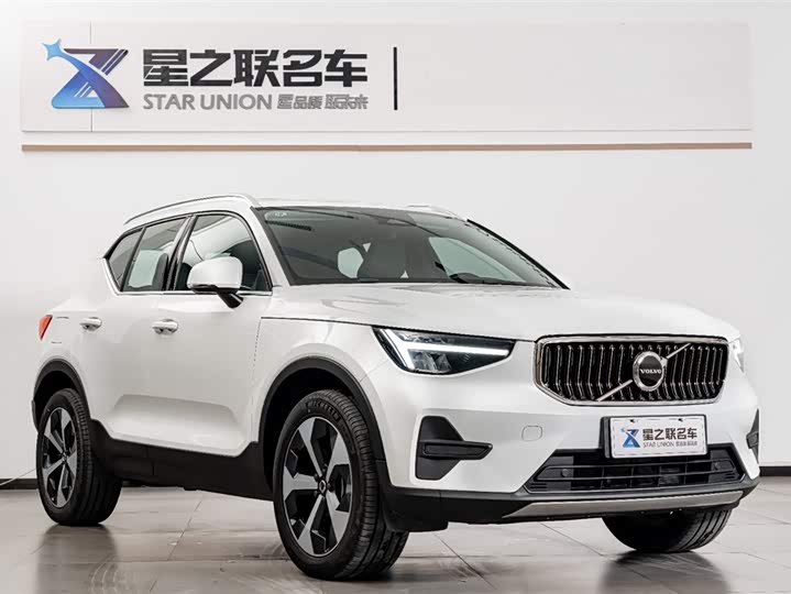 Фото 5 - Volvo XC40