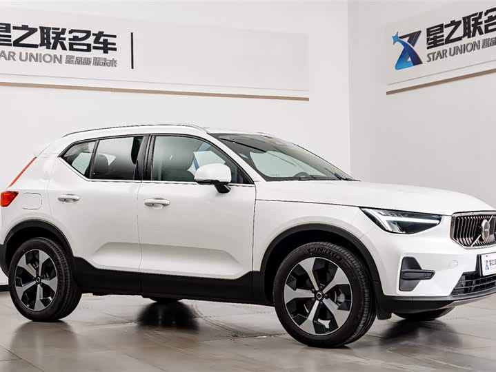 Фото 6 - Volvo XC40