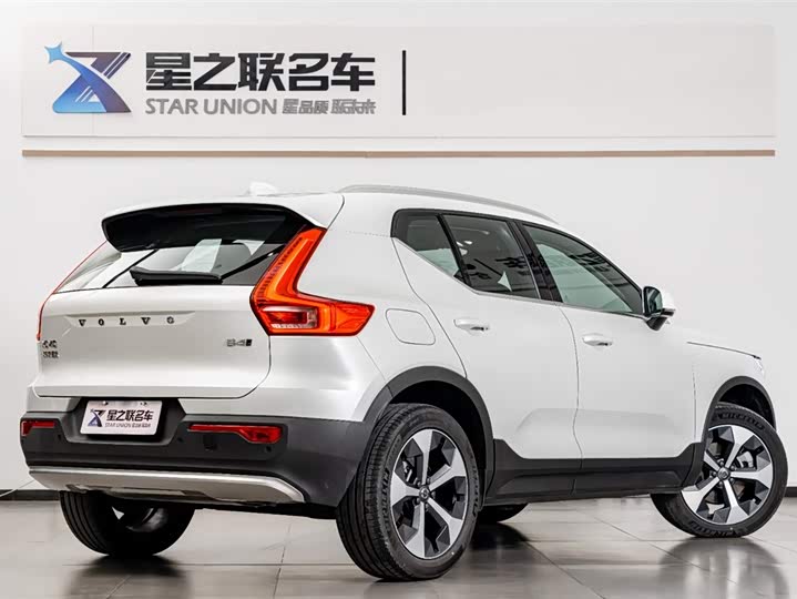 Фото 7 - Volvo XC40