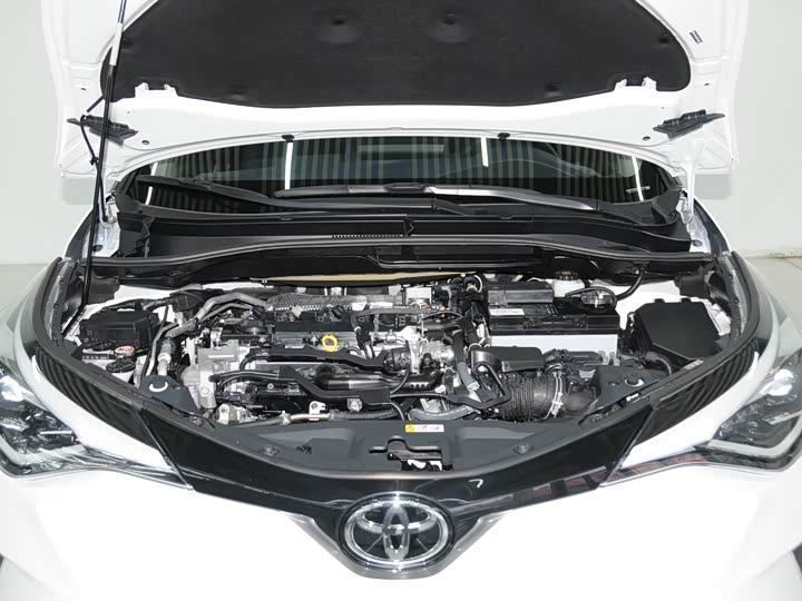 Фото 6 - Toyota C-HR