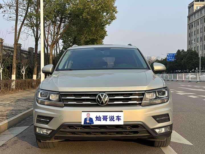 Фото 3 - Volkswagen Tiguan L Pro