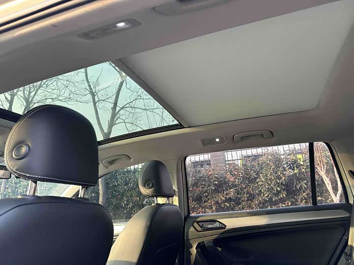 Фото 4 - Volkswagen Tiguan L Pro